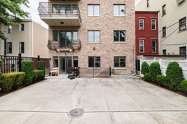 Rented by Joel Scharf, LREB | media 37