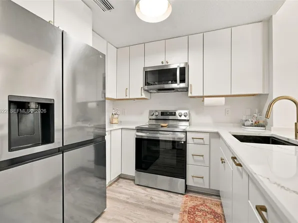 8531 NW 139th Ter APT 1406, Miami Lakes, FL 33016
