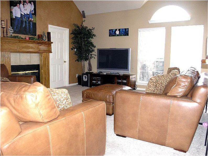 1st image of 1156 Christopher Ln