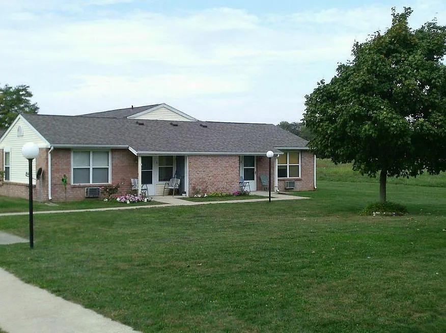 Carthage Manor Apartments — Photo 3