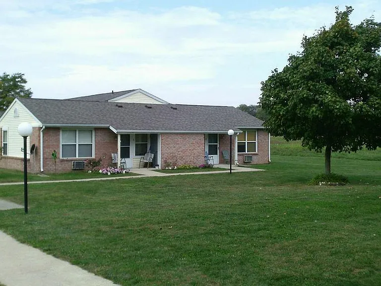 Carthage Manor Apartments — Photo 3