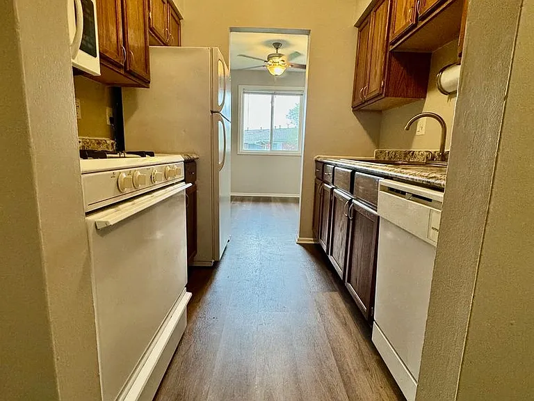 918 Heritage Ct #304 — Photo 4