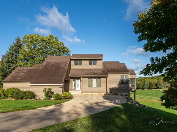 4 Gleneagle Ct, Galena, IL 61036