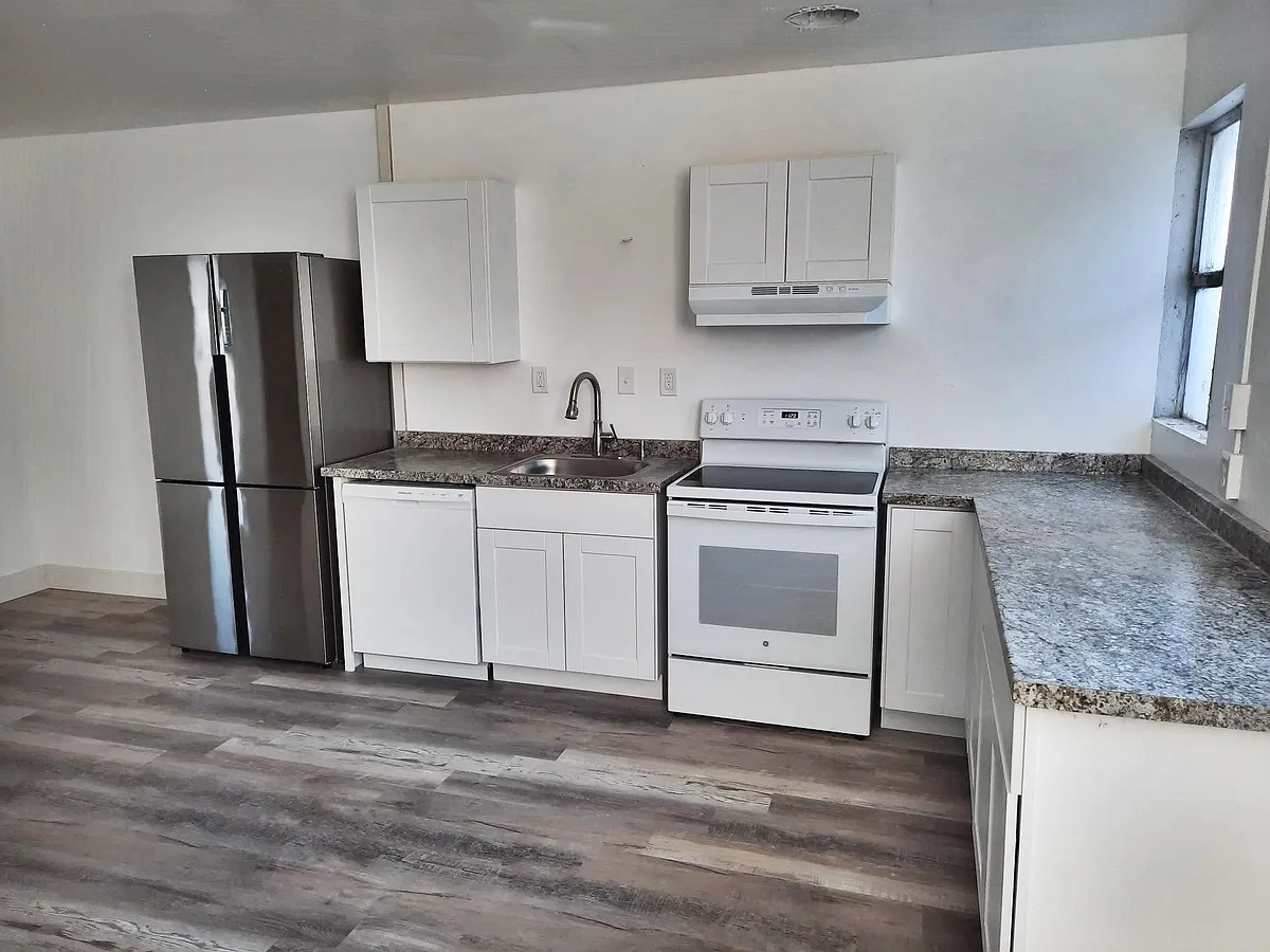 Building Photo - 621 SW 3rd St #3