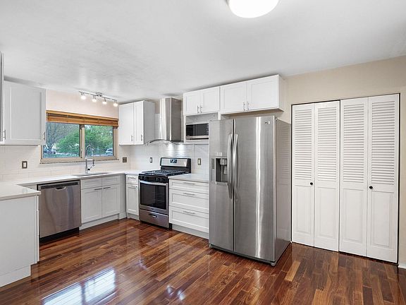 2nd image of 900 Fernview Dr