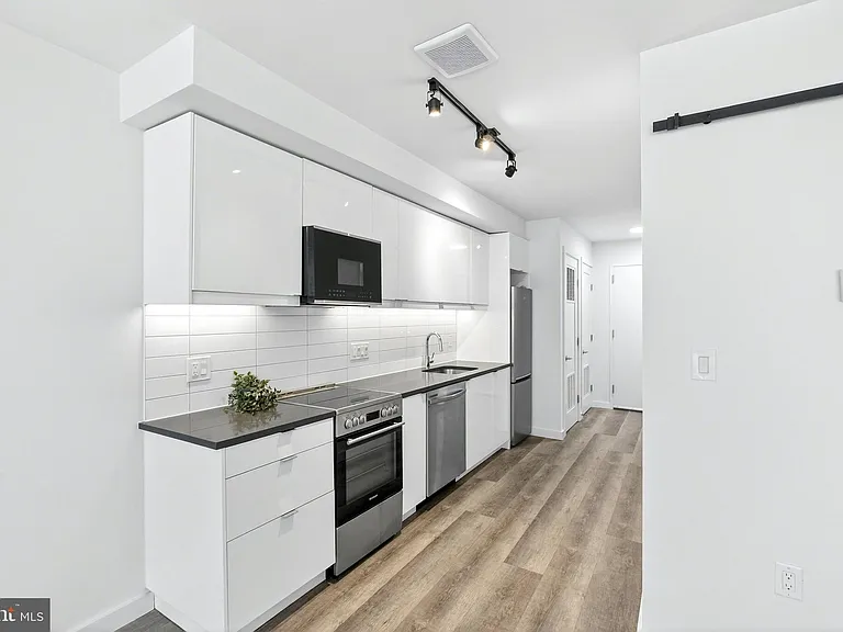 700 Roeder Rd #104 — Photo 7