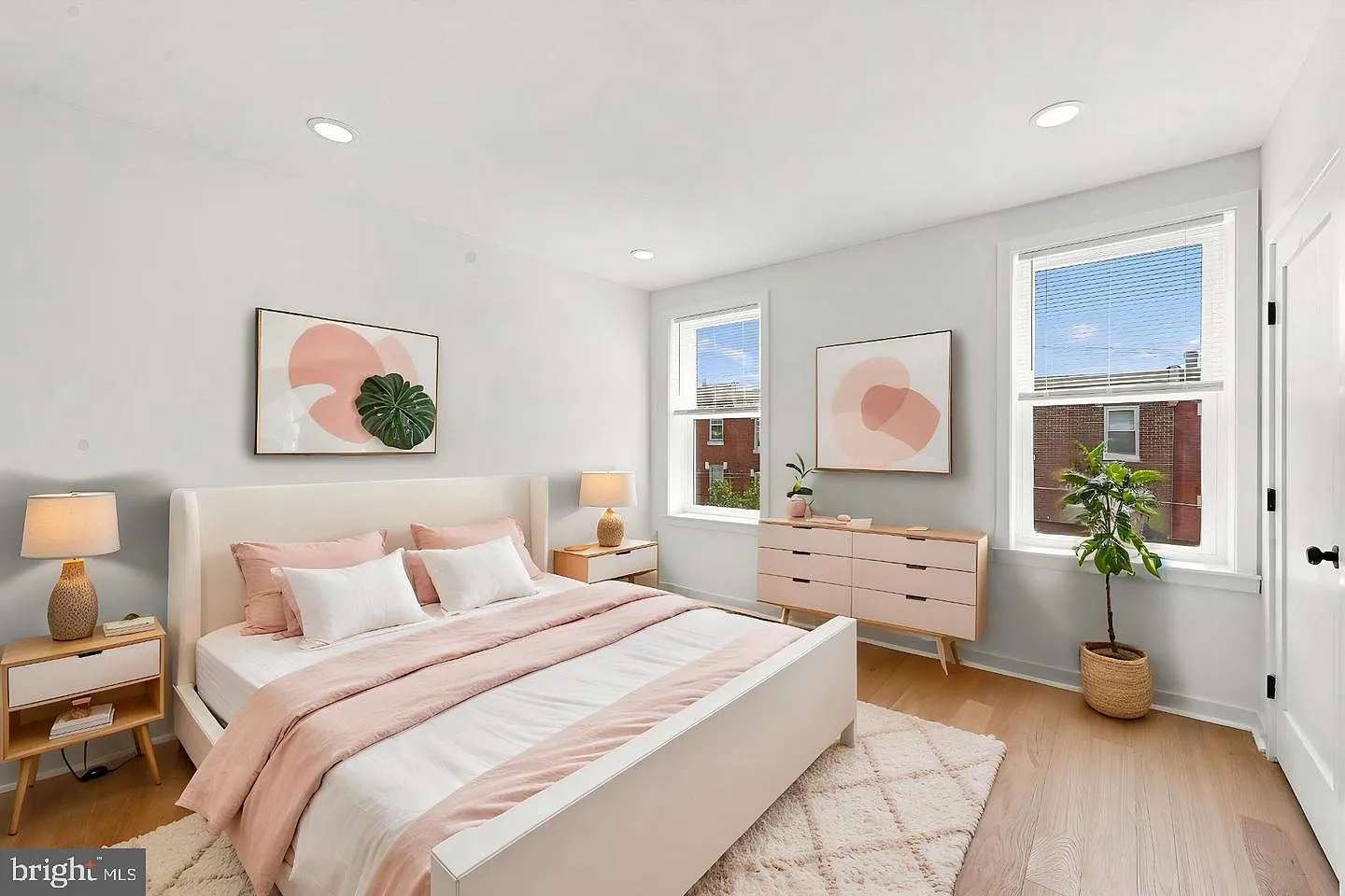 3 bed, 1.0 bath, 1872 sqft, $2,600 — Photo 2