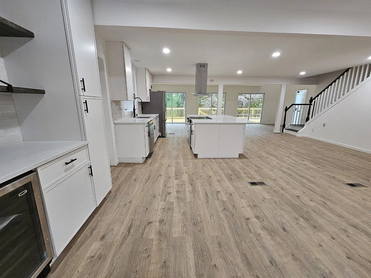5 bed, 3.5 bath, 2137 sqft, $3,500 — Photo 3