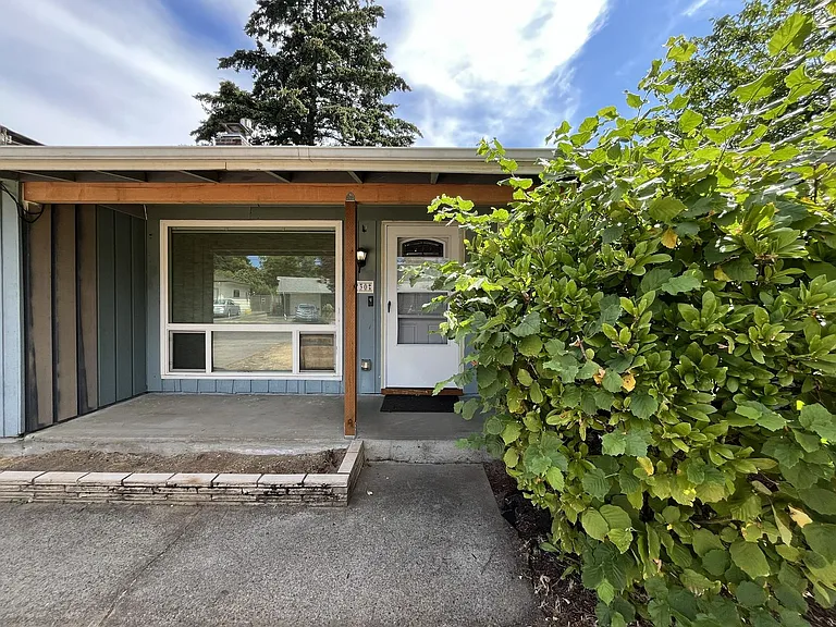 730 SE 143rd Ave — Photo 3