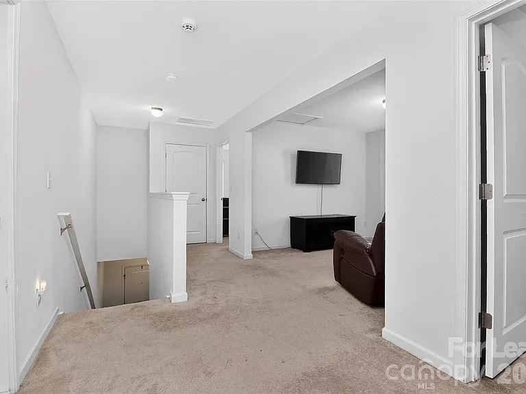 2038 Eddie Massey Ln — Photo 25