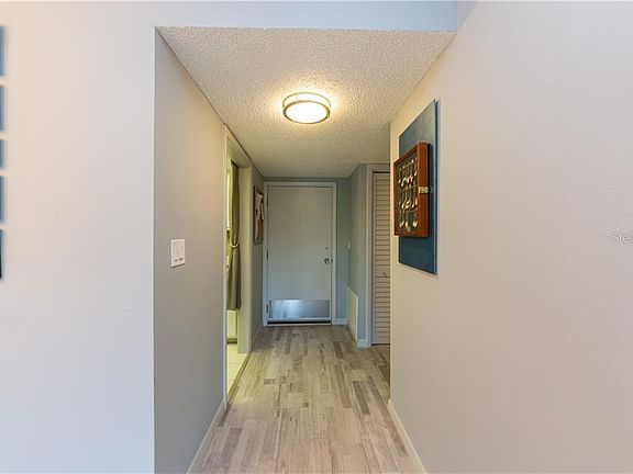 4th image of 512 W Venice Ave APT 404