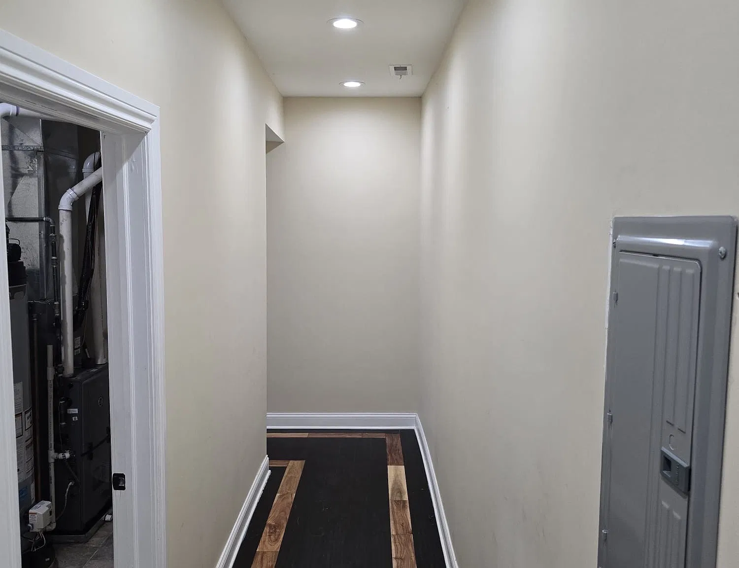 3 bed, 1000 sqft, $2,050 — Photo 2