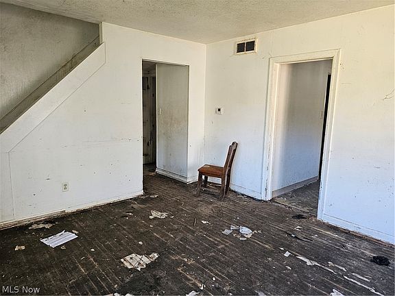 4th image of 4276 E 162nd St