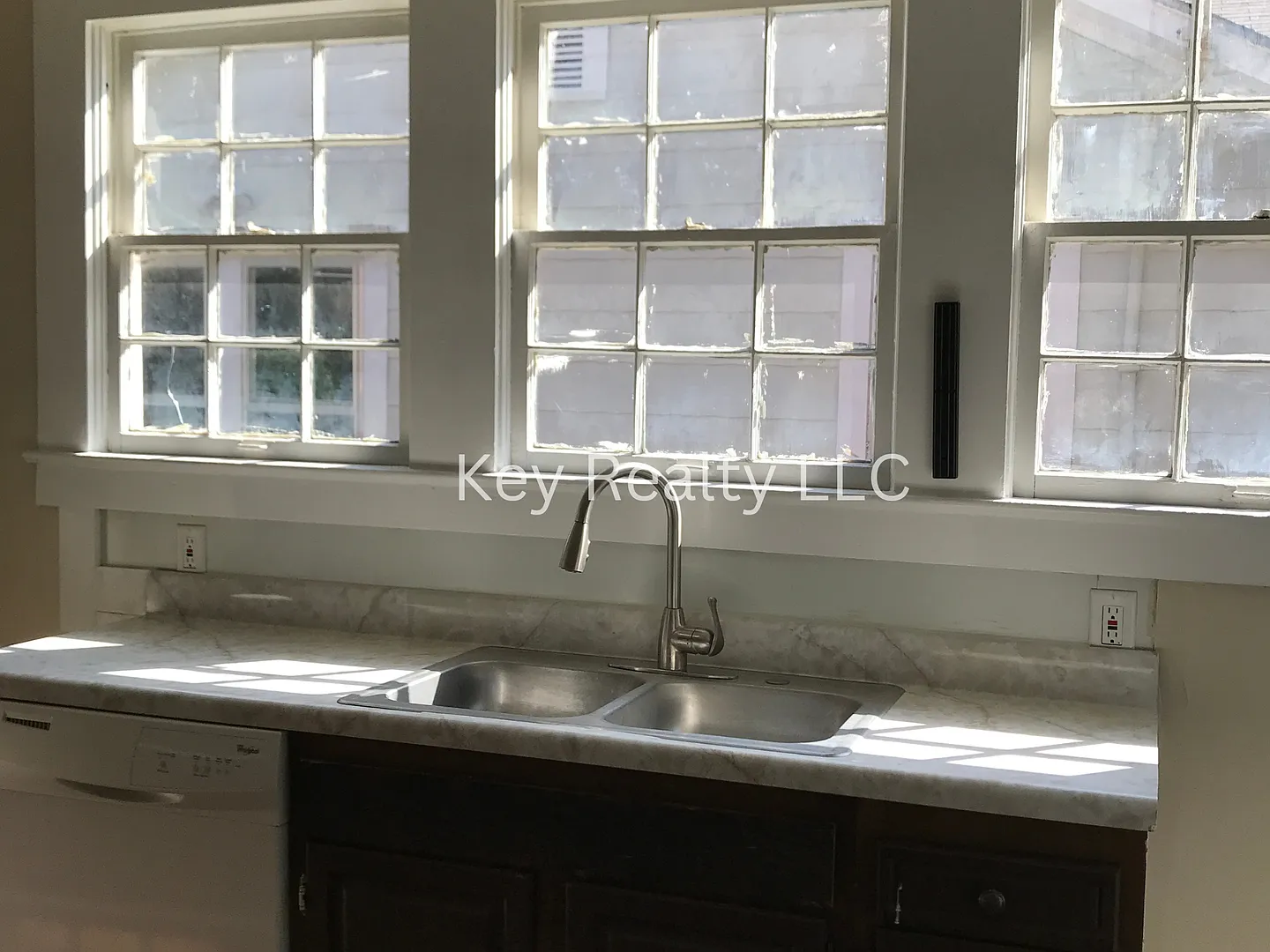 2309 Elliott St - Alexandria — Photo 4