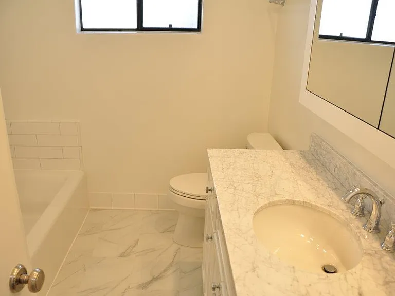 828 N Martel Ave #2 — Photo 24
