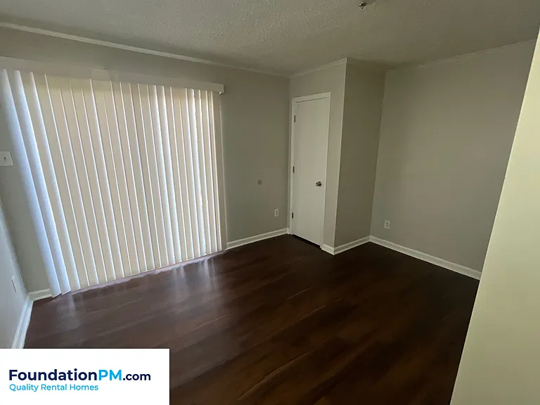 2292 Redwood Ave — Photo 13