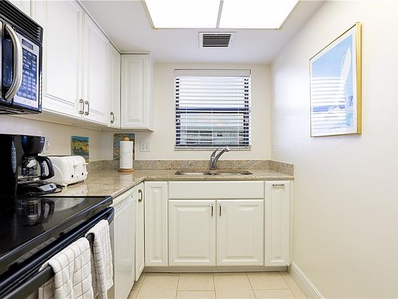 5th image of 3939 Ocean Dr