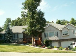 1515 Paradise Valley Dr, High Ridge, MO 63049