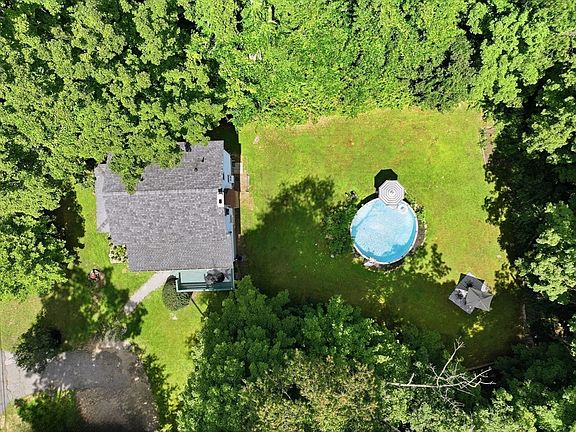 3rd image of 18 Fiske Hill Rd