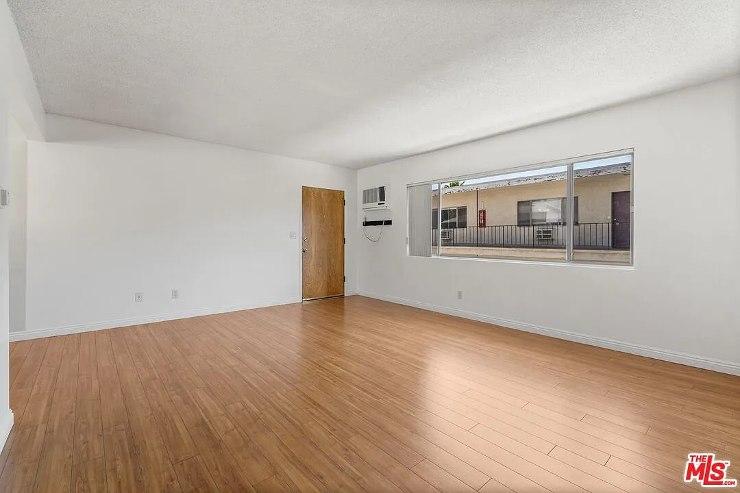 2 bed, 1.0 bath, 1000 sqft, $2,750 — Photo 2