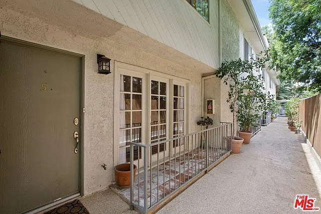 944 Palm Ave #5 — Photo 2