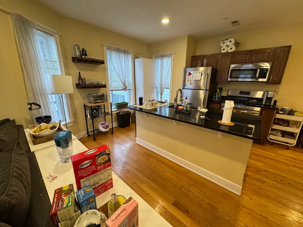 10 Jay St #4, Somerville, MA 02144