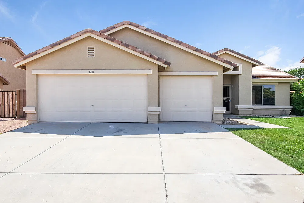 4 bed, 2.0 bath, 2214 sqft, $2,275 — Photo 1