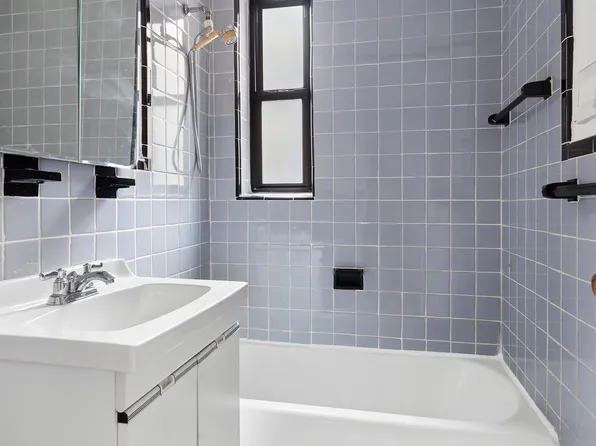 330 East 70th Street image 5 of 8