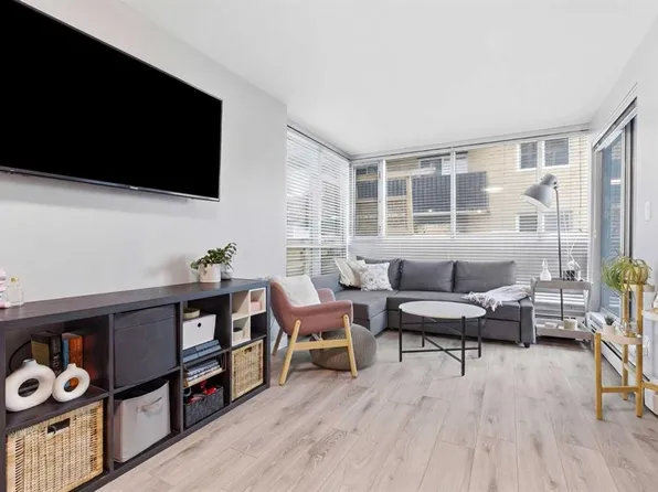 188 SE 15th Ave SW #203, Calgary, AB T2R 1S4