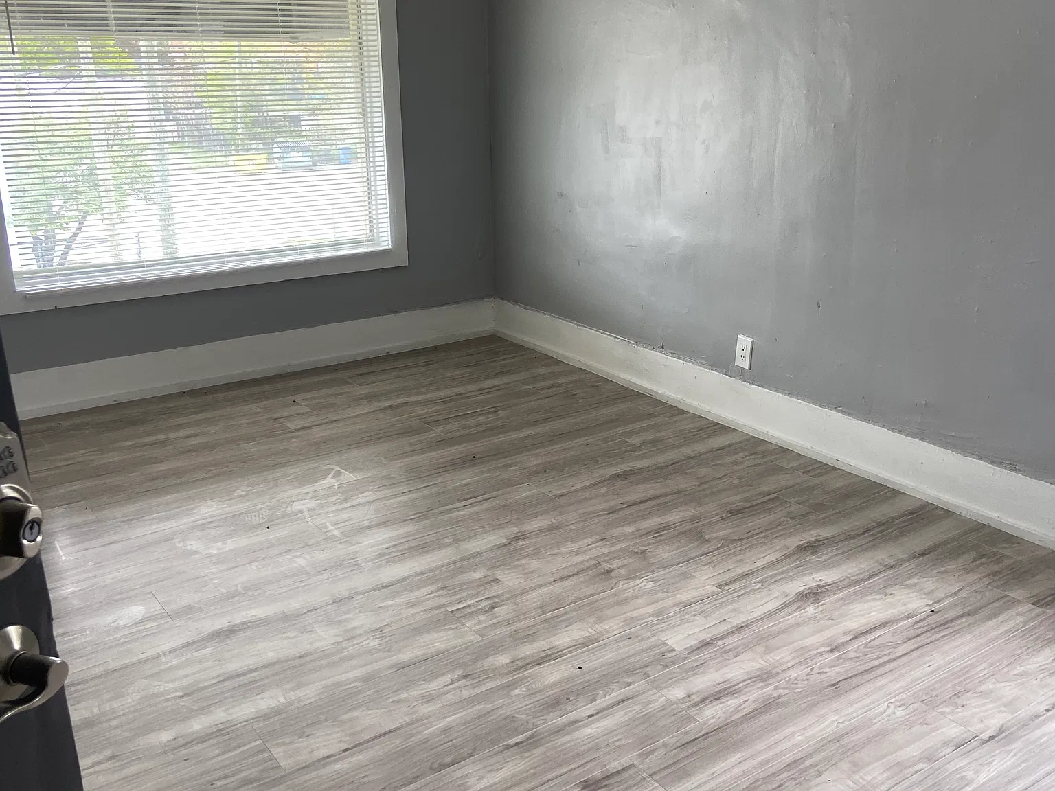 1 bed, 1.5 bath, 800 sqft, $1,050 — Photo 4