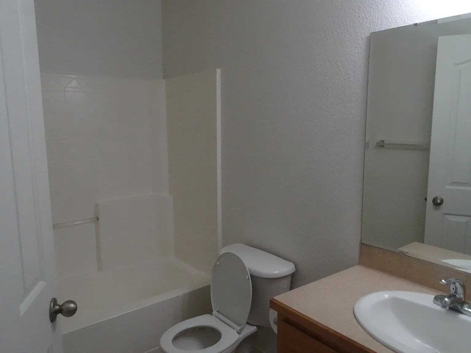 3 bed, 1.5 bath, $1,400 — Photo 3