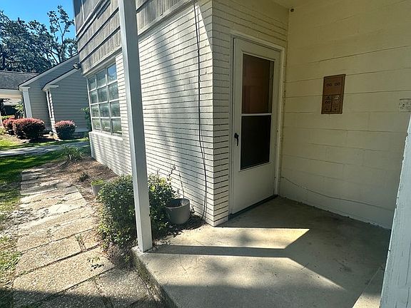3rd image of 204 Brookwood Pl #A