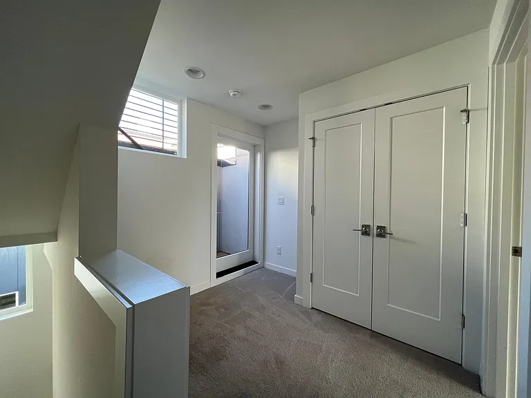 7425 4th Ave NE #E — Photo 10