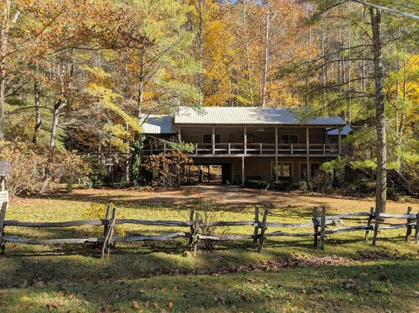 1072 Dicks Creek Rd, Whittier, NC 28789
