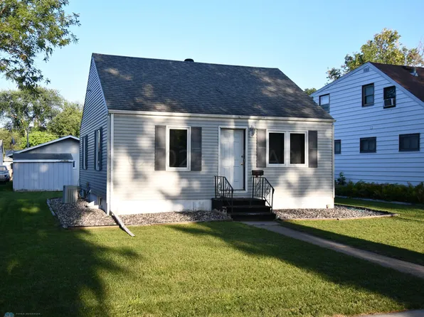 1613 10th St N, Fargo, ND 58102