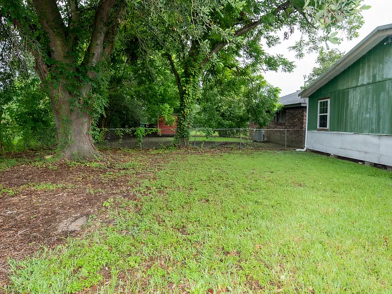405 Johnston St — Photo 28