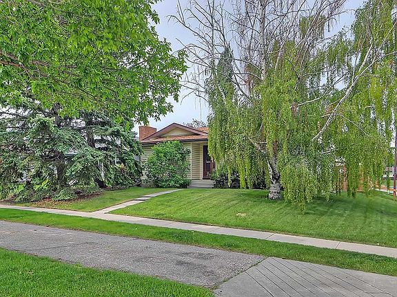 3rd image of 3135 E 60th St NE