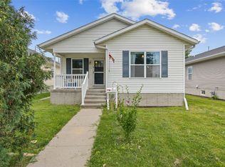 806 10th St SW, Cedar Rapids, IA 52404