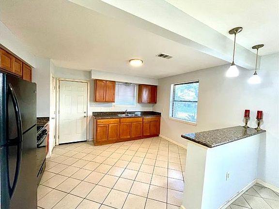 4th image of 7941 Dorsett Dr