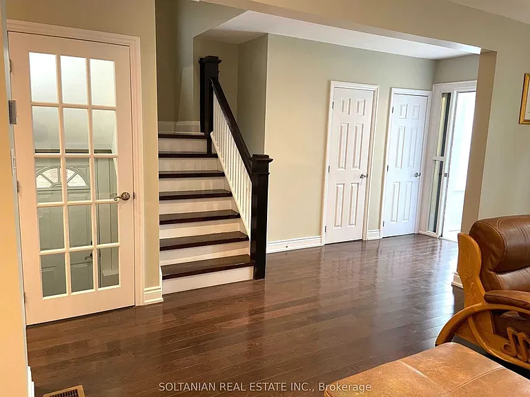 137 Colin Ave — Photo 20