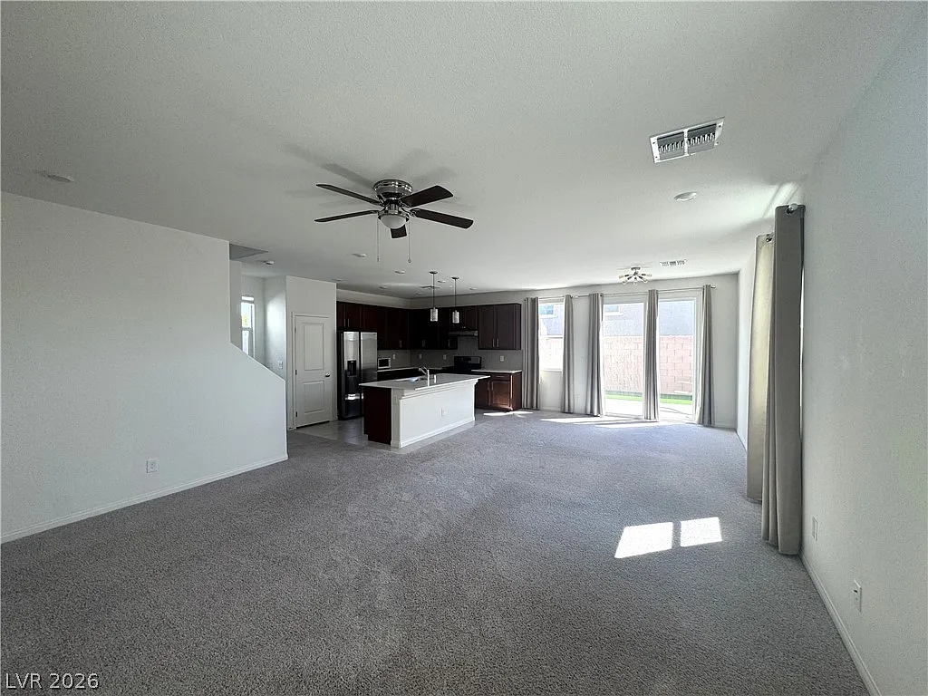 4 bed, 3.0 bath, 2118 sqft, $2,450 — Photo 3
