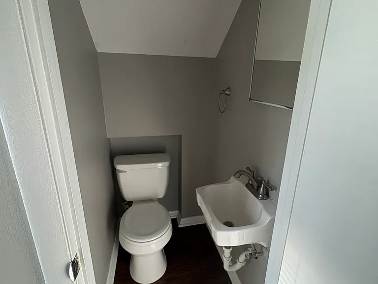 847 Riverside Dr — Photo 9
