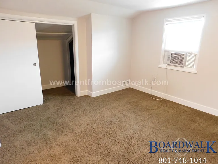 657 E Warnock Ave — Photo 32