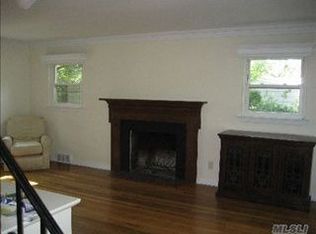 3 Ridge Dr W, Roslyn, NY 11576