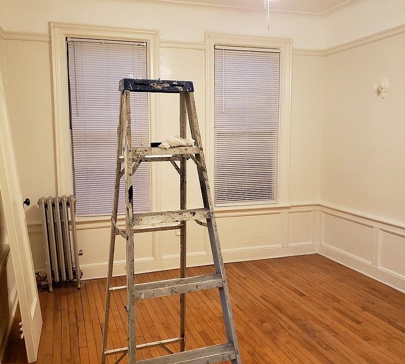 2nd image of 672 Wyona St #2R