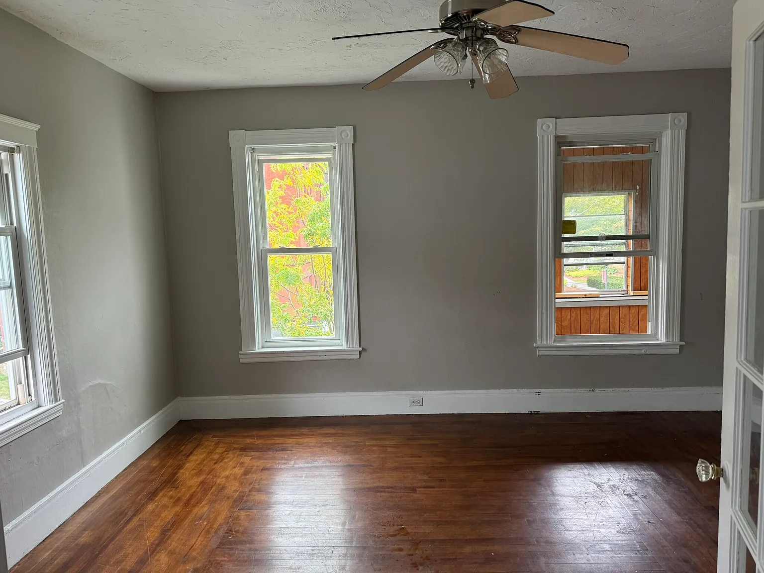 3 bed, $1,800 — Photo 2