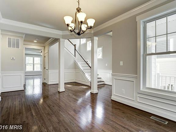 5th image of 1713 N Taylor St