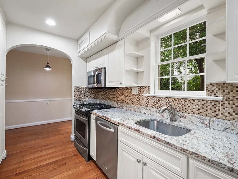 5122 Fairglen Ln — Photo 10