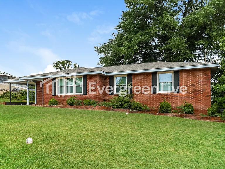 3021 Baywood Dr — Photo 2