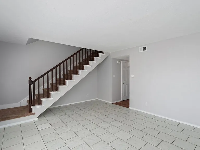 5800 Belmoor Dr #C — Photo 7